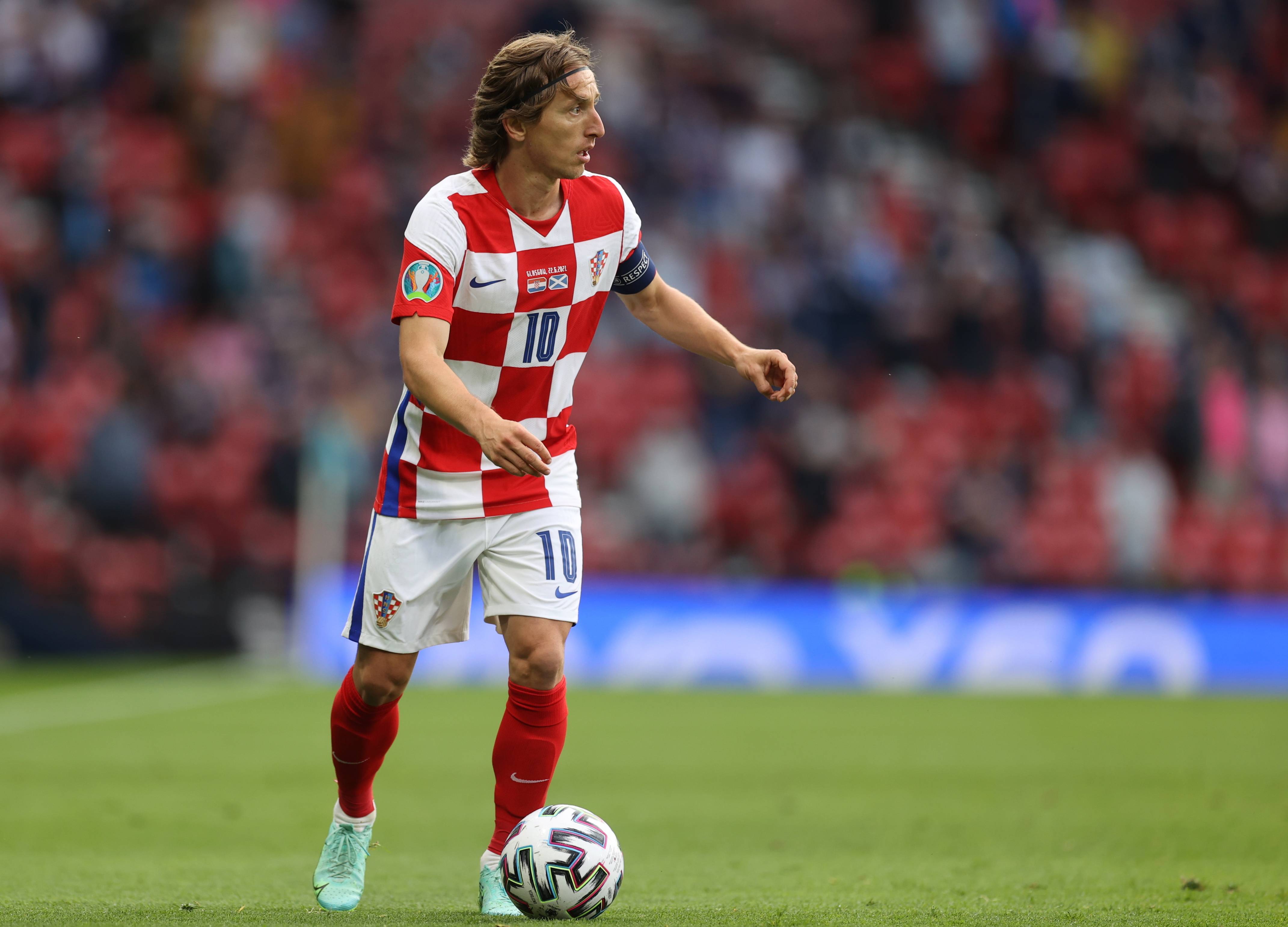 官方：29岁葡萄牙后腰内内加盟中超新军云南玉昆