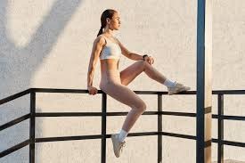 奥迪召开发布会展示2026赛季概念车，拜仁众将与车进行合影